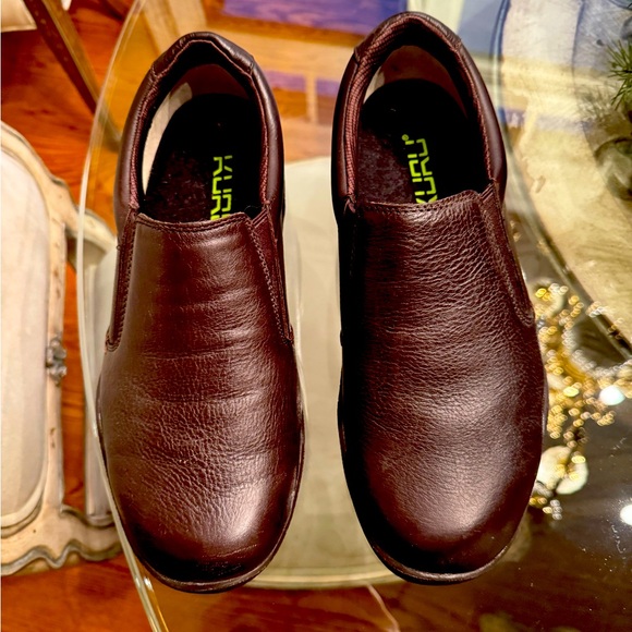 Mens slip on KURU that have never been worn. Great shape! - Picture 1 of 4